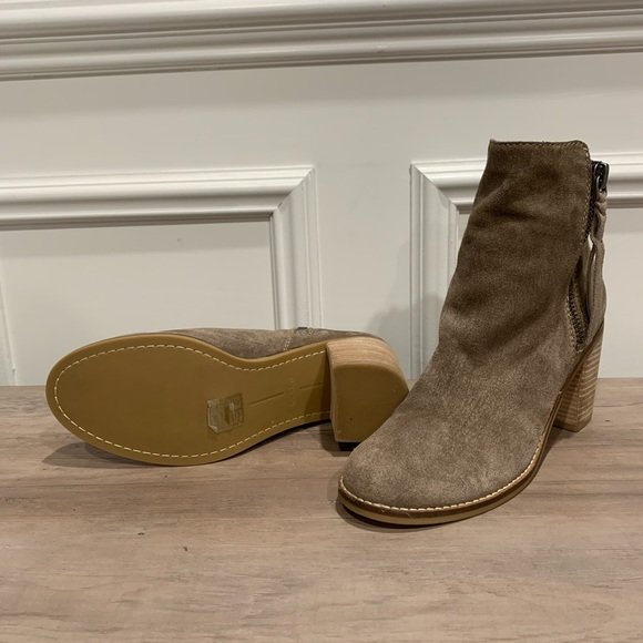 Dolce Vita Gray Suede Zip Ankle Boots Booties - Picture 4 of 6